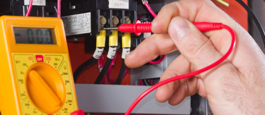 Engager un artisan électricien à Paris 14